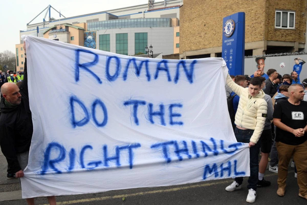 Stamford Bridgedə aksiya, azarkeş Çelsini geri addıma səsləyir - FOTO/ VİDEO Stamford Bridgedə aksiya, azarkeş Çelsini geri addıma səsləyir - FOTO/ VİDEO