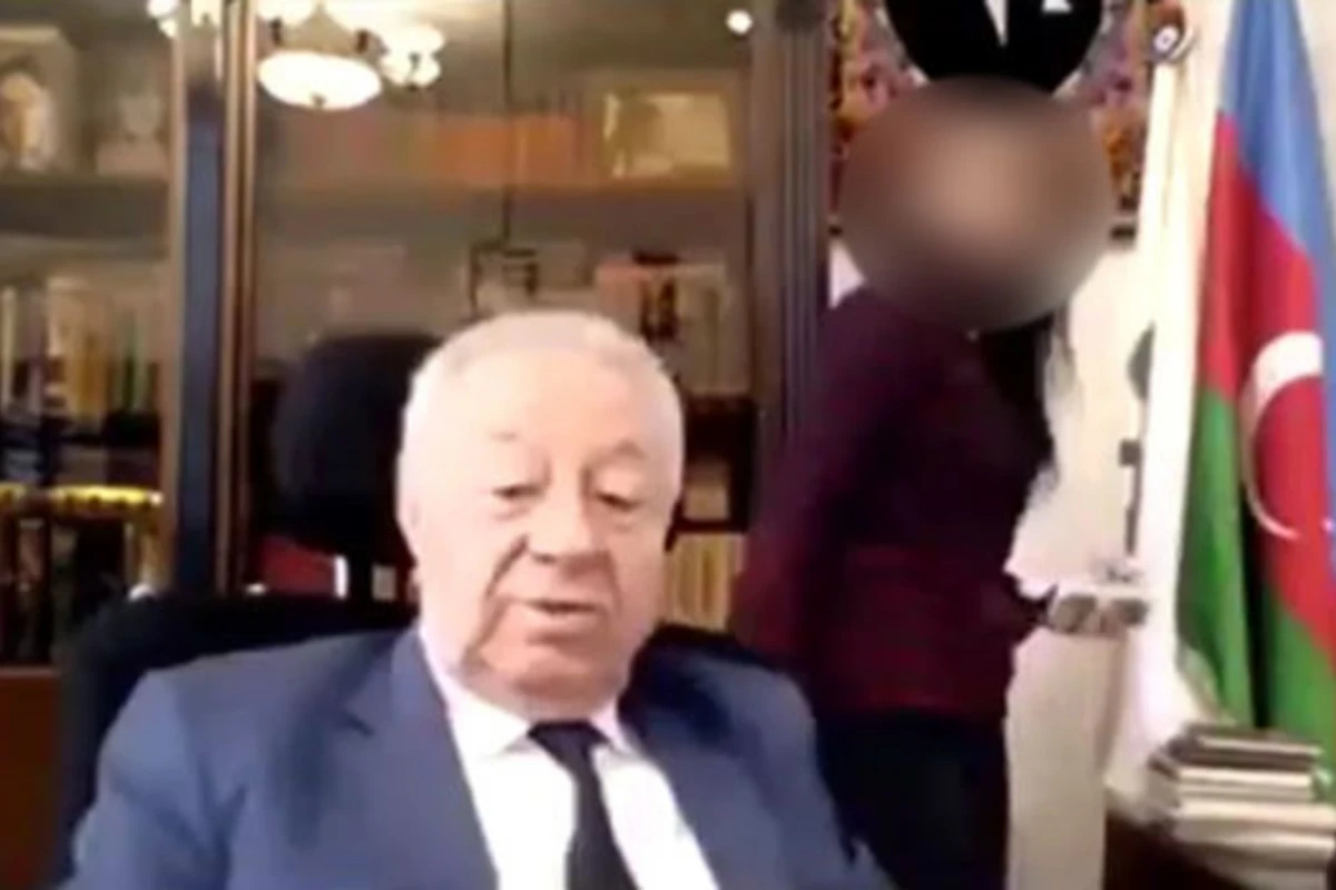 Sabiq deputat Hüseynbala Mirələmovun əxlaqsızlığı - VİDEO Sabiq deputat Hüseynbala Mirələmovun əxlaqsızlığı - VİDEO