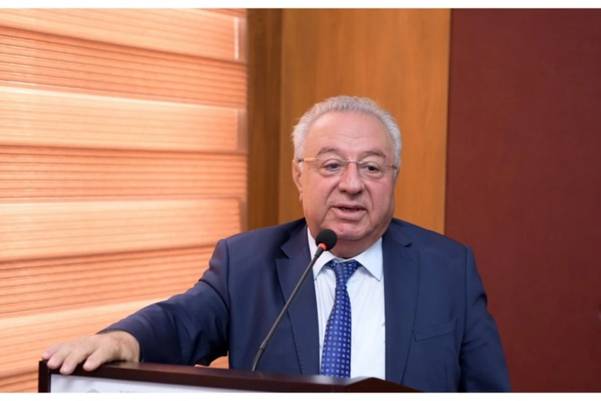 Hüseynbala Mirələmov: Bir əlin qüdrəti - VİDEO Hüseynbala Mirələmov: Bir əlin qüdrəti - VİDEO