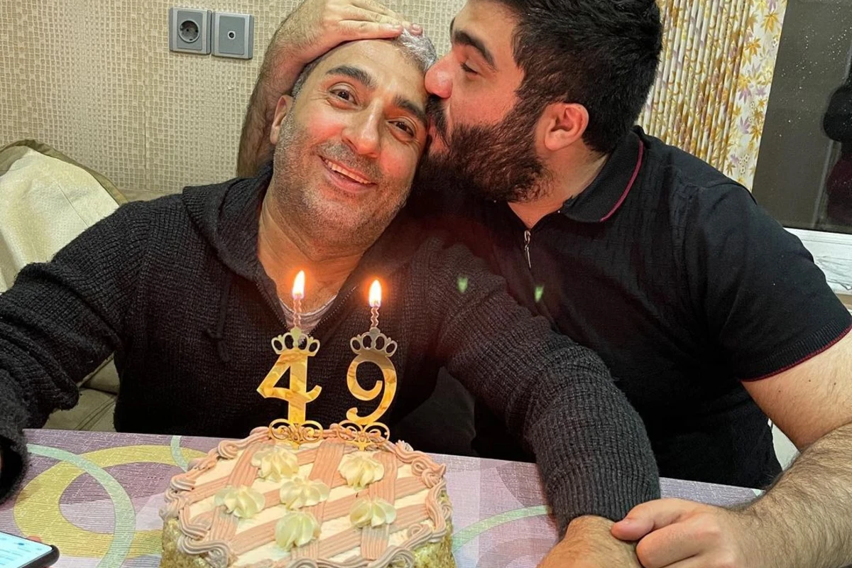 Əməkdar artist 49 yaşında - oğlu onu belə təbrik etdi - VİDEO Əməkdar artist 49 yaşında - oğlu onu belə təbrik etdi - VİDEO