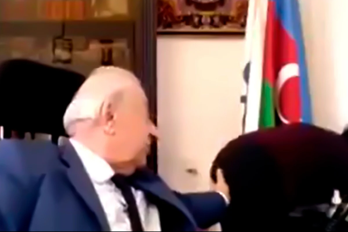“Bir qız keçdi ağsaqqalın soluna...” - Mirələmova şeir qoşdular - VİDEO “Bir qız keçdi ağsaqqalın soluna...” - Mirələmova şeir qoşdular - VİDEO