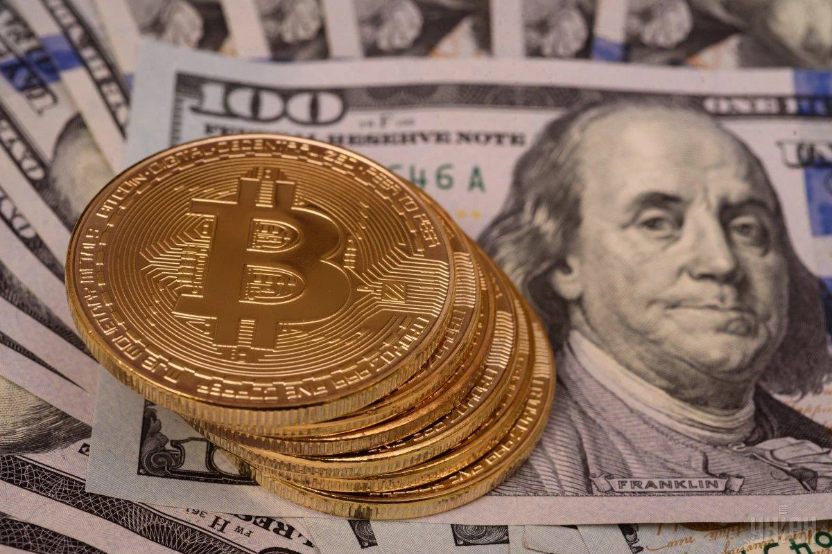 Биткоин обвалился до рекордного минимума