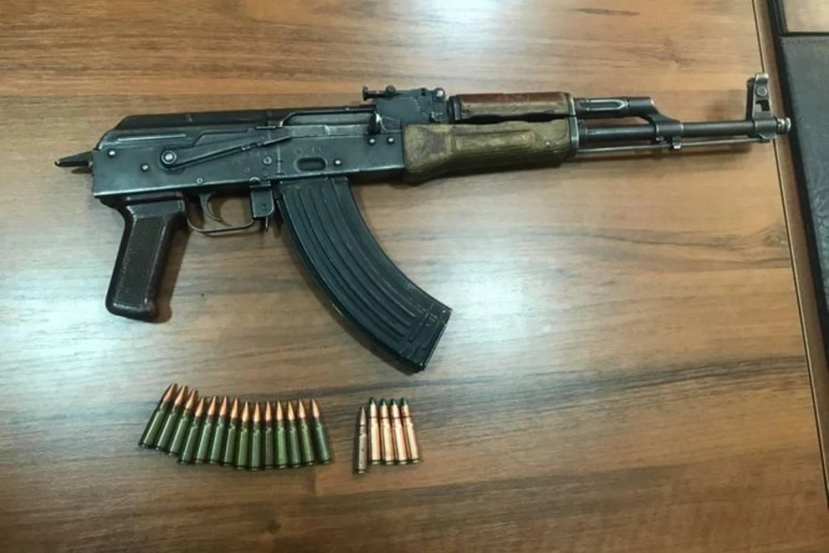 В Баку из школы украли автомат АК-74