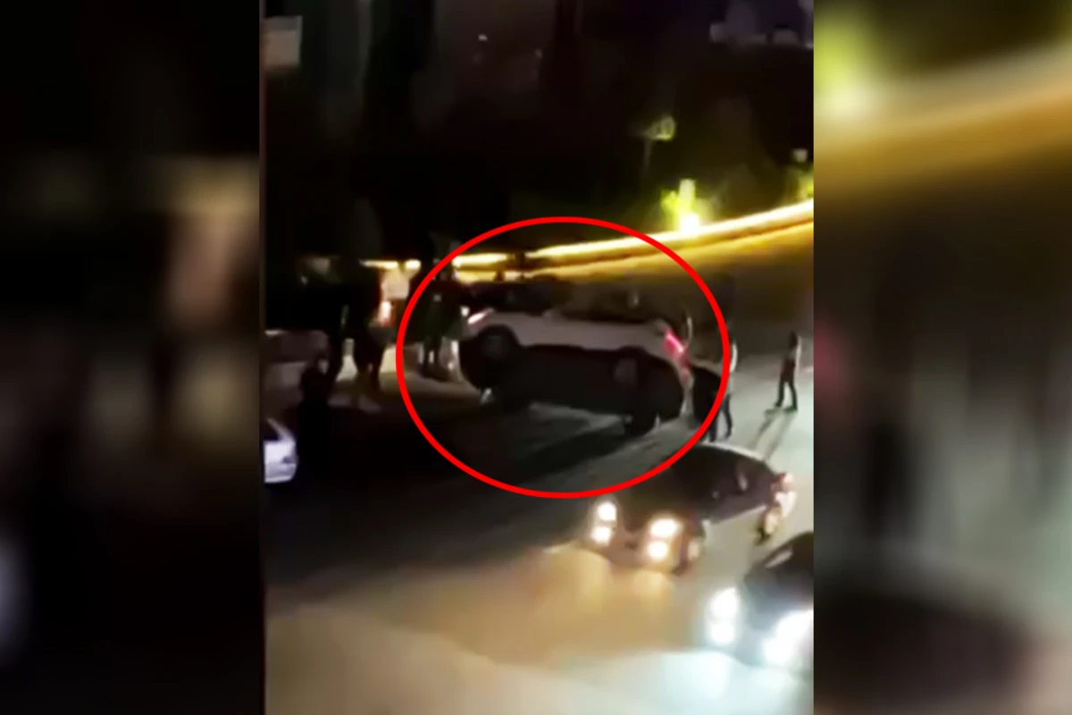 “Port Baku”nun qarşısında avtomobil aşıb - VİDEO