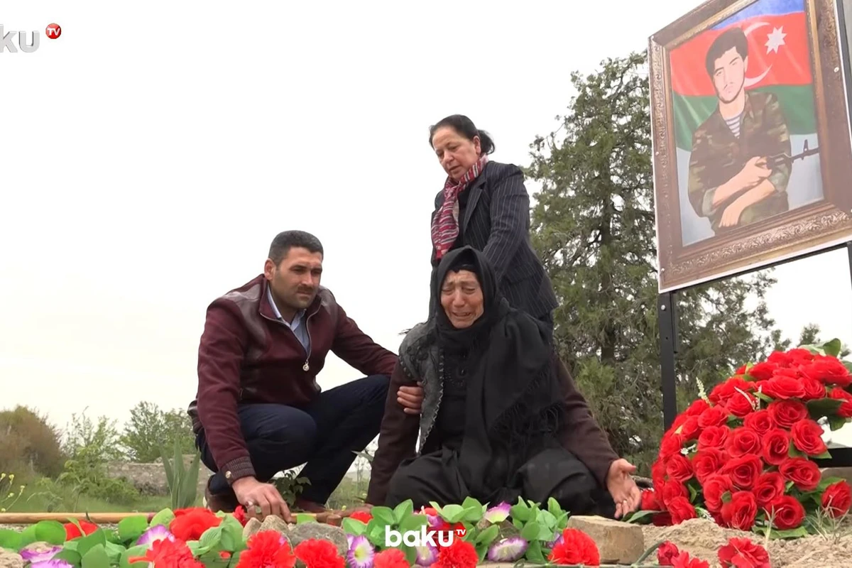 28 ildən sonra oğlunun məzarına qovuşan ananın fəryadı - VİDEO