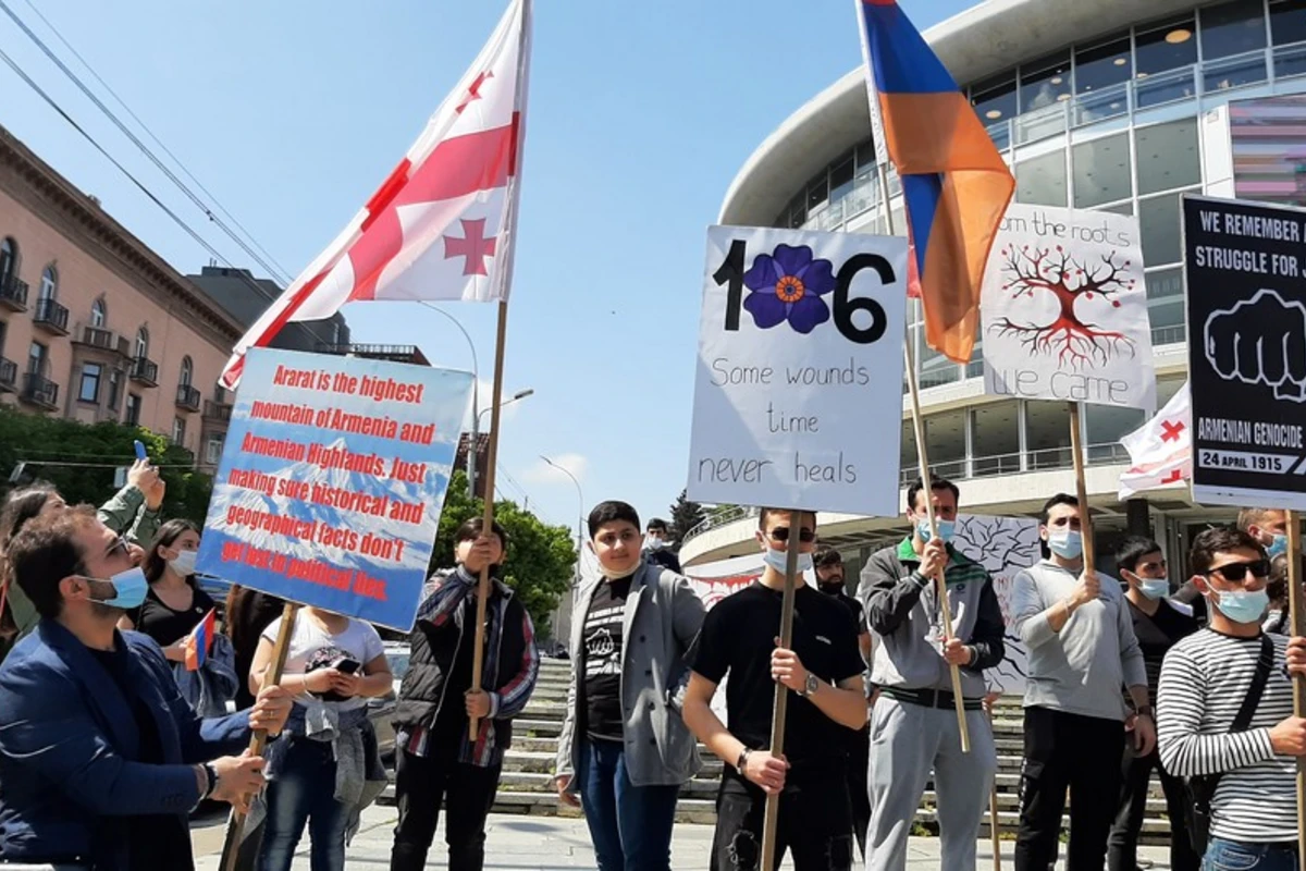 Ermənilər Azərbaycan və Türkiyəyə qarşı təxribatı bu dəfə Gürcüstanda törətdi - FOTO Ermənilər Azərbaycan və Türkiyəyə qarşı təxribatı bu dəfə Gürcüstanda törətdi - FOTO