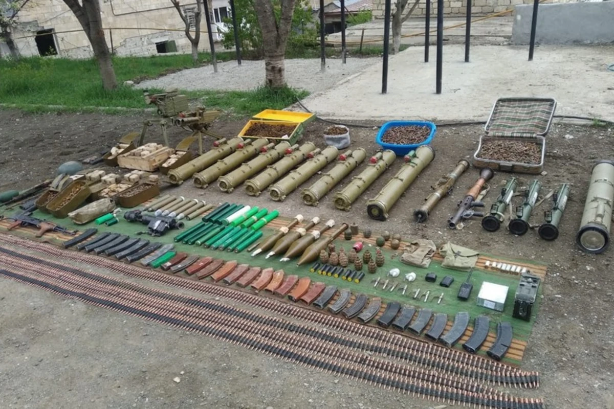 11 raket qurğusu, 4 qumbaraatan, 14 qumbara... Şuşada aşkar edilən silah-sursat 11 raket qurğusu, 4 qumbaraatan, 14 qumbara... Şuşada aşkar edilən silah-sursat