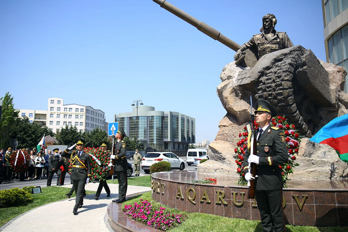 Azərbaycanın Milli Qəhrəmanı Albert Aqarunovun xatirəsi yad edilib - FOTO