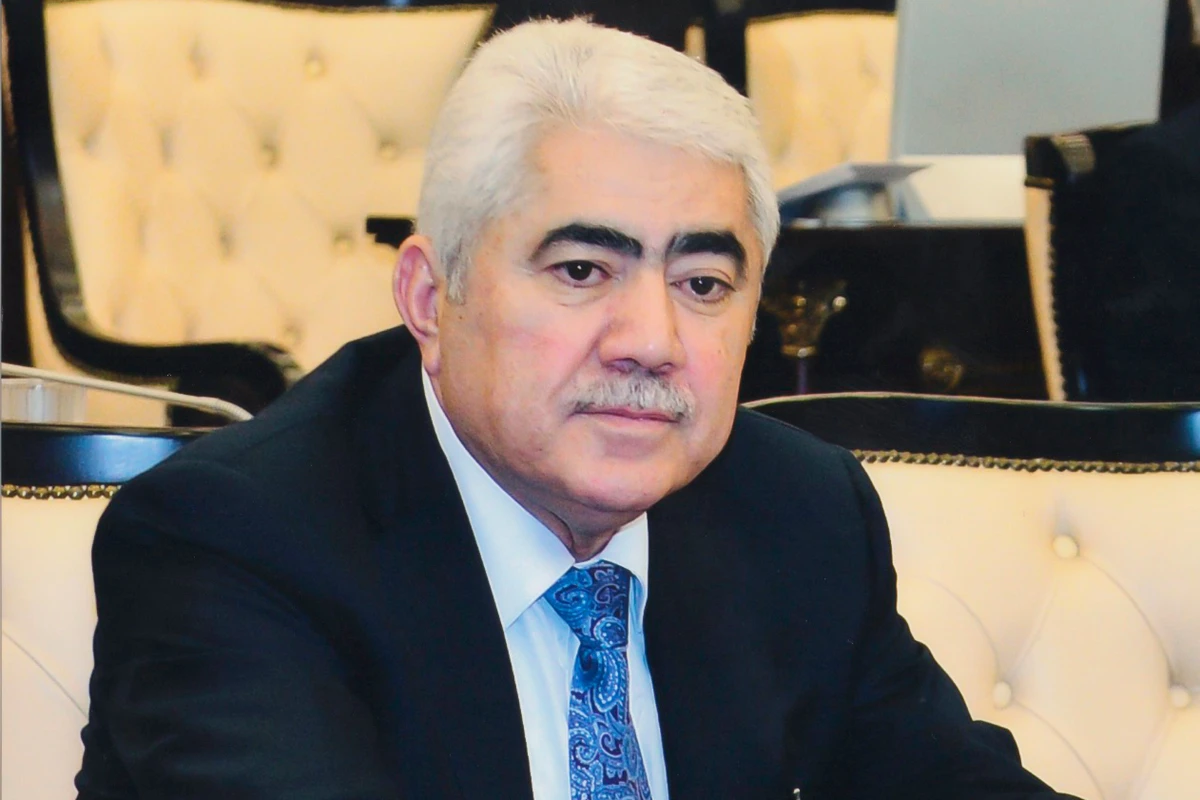 Deputatın anasının məzarından 2500 manatlıq çələng oğurlandı