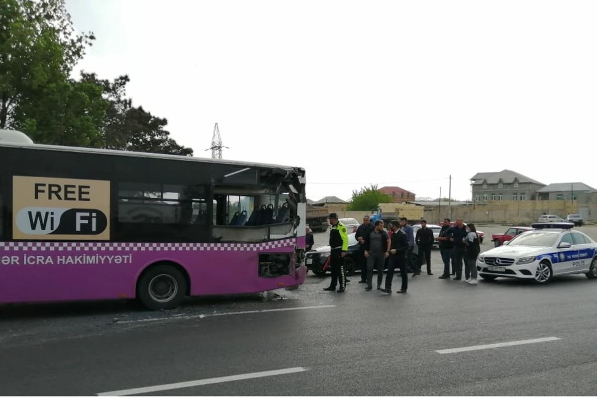 Sərnişin avtobusu qəzaya uğradı - FOTO