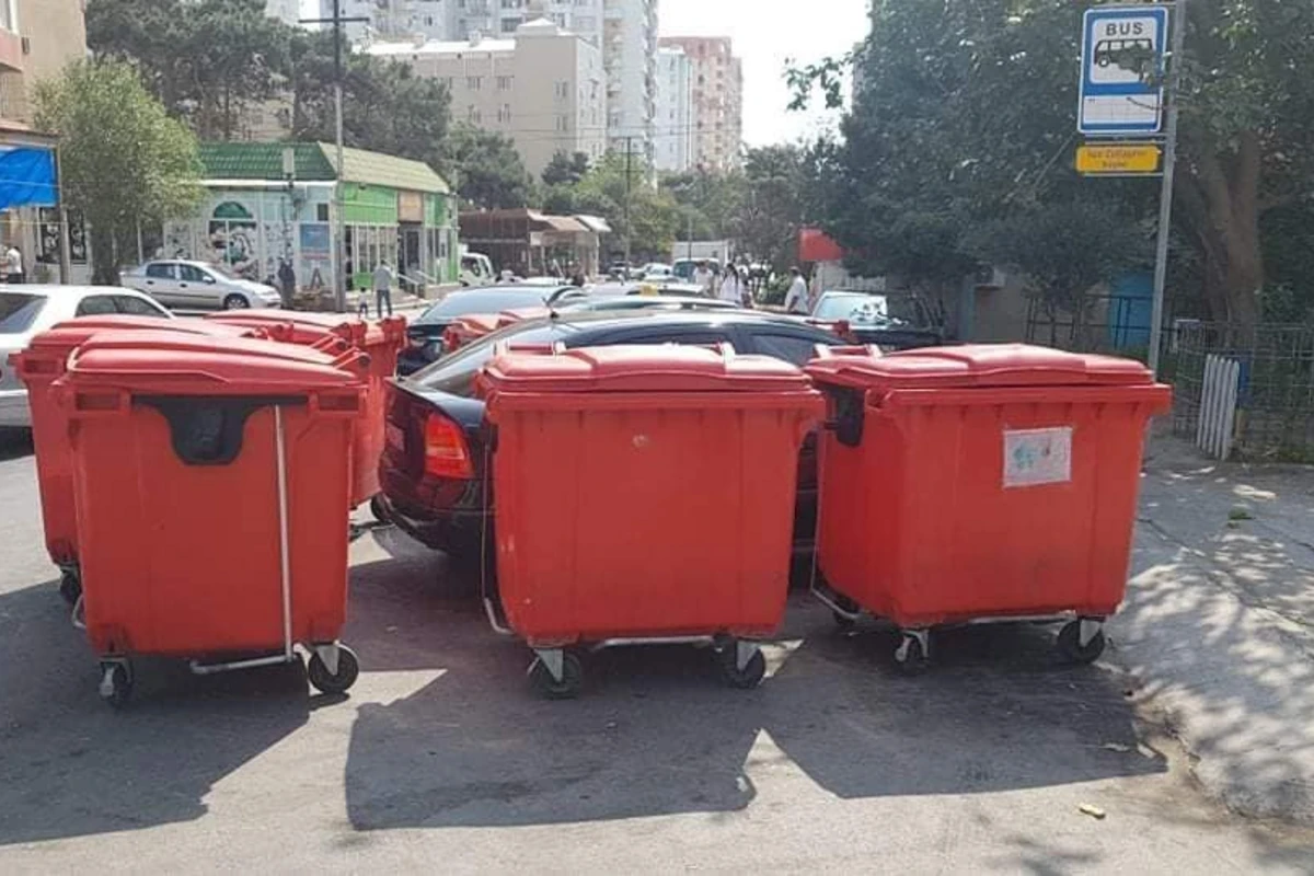 Bakıda maşını düzgün yerdə saxlamayan sürücüyə “dərs keçdilər” - FOTO