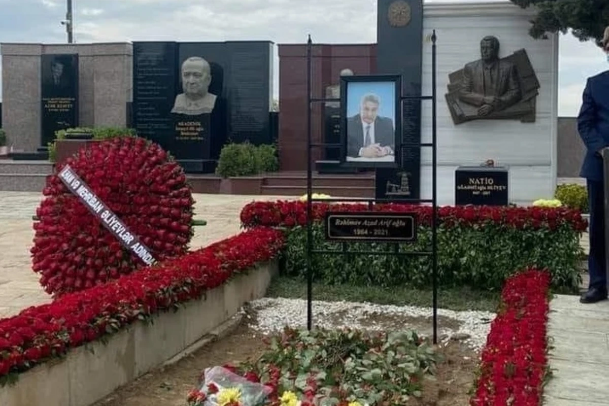 Azad Rəhimov II Fəxri xiyabanda dəfn olundu - VİDEO - YENİLƏNİB Azad Rəhimov II Fəxri xiyabanda dəfn olundu - VİDEO - YENİLƏNİB