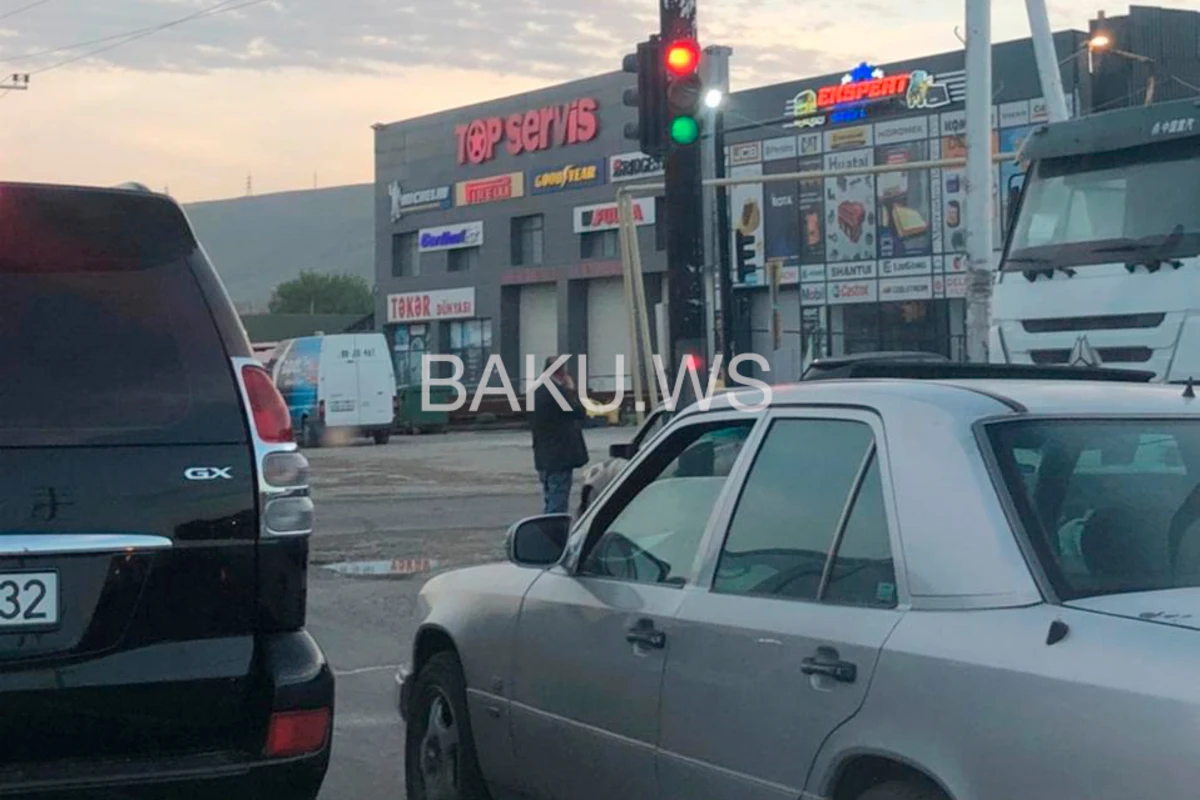 Bakıda analoqu olmayan işıqfor - Sürücülər çaş-baş qalır - FOTO
