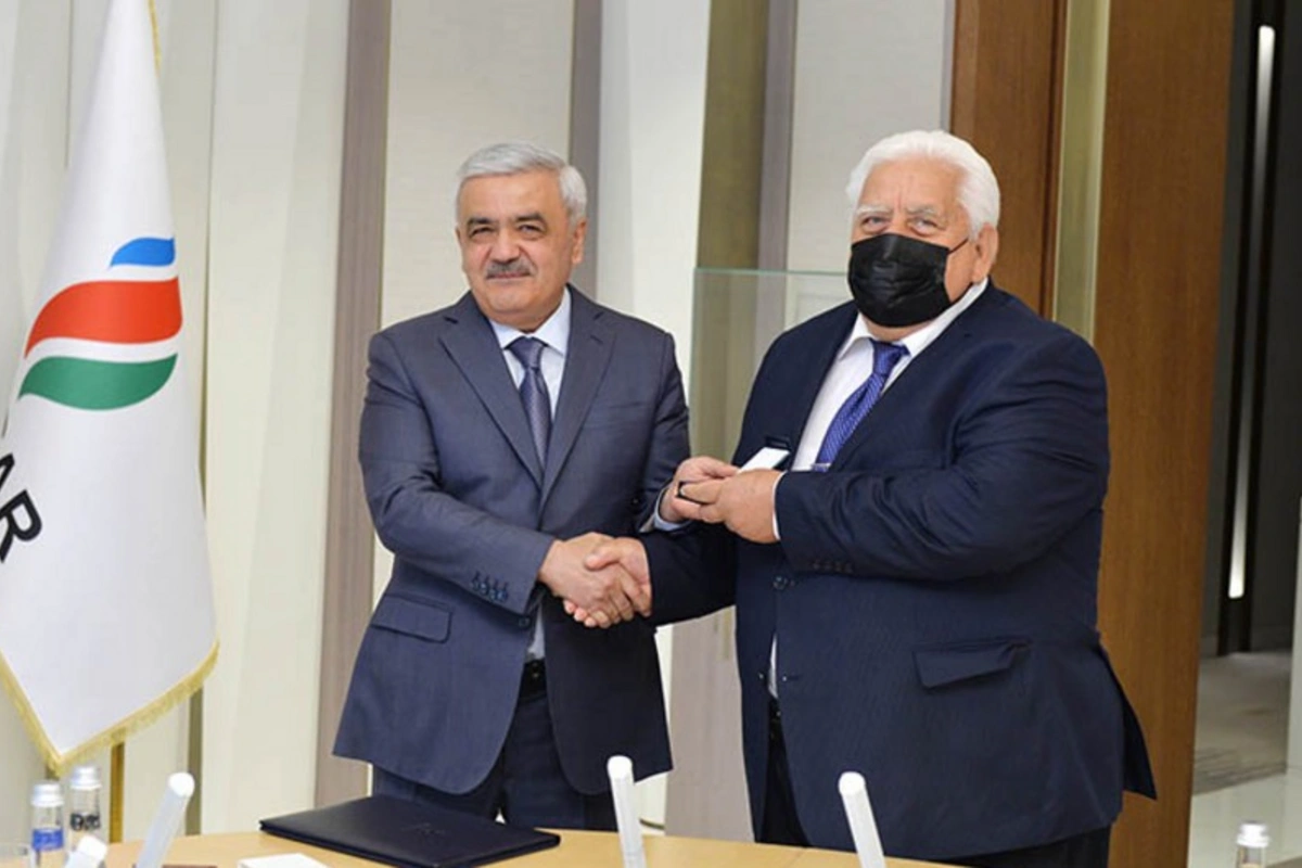 SOCAR prezidenti qocaman neftçini “Fəxri neftçi” döş nişanı ilə təltif etdi - FOTO