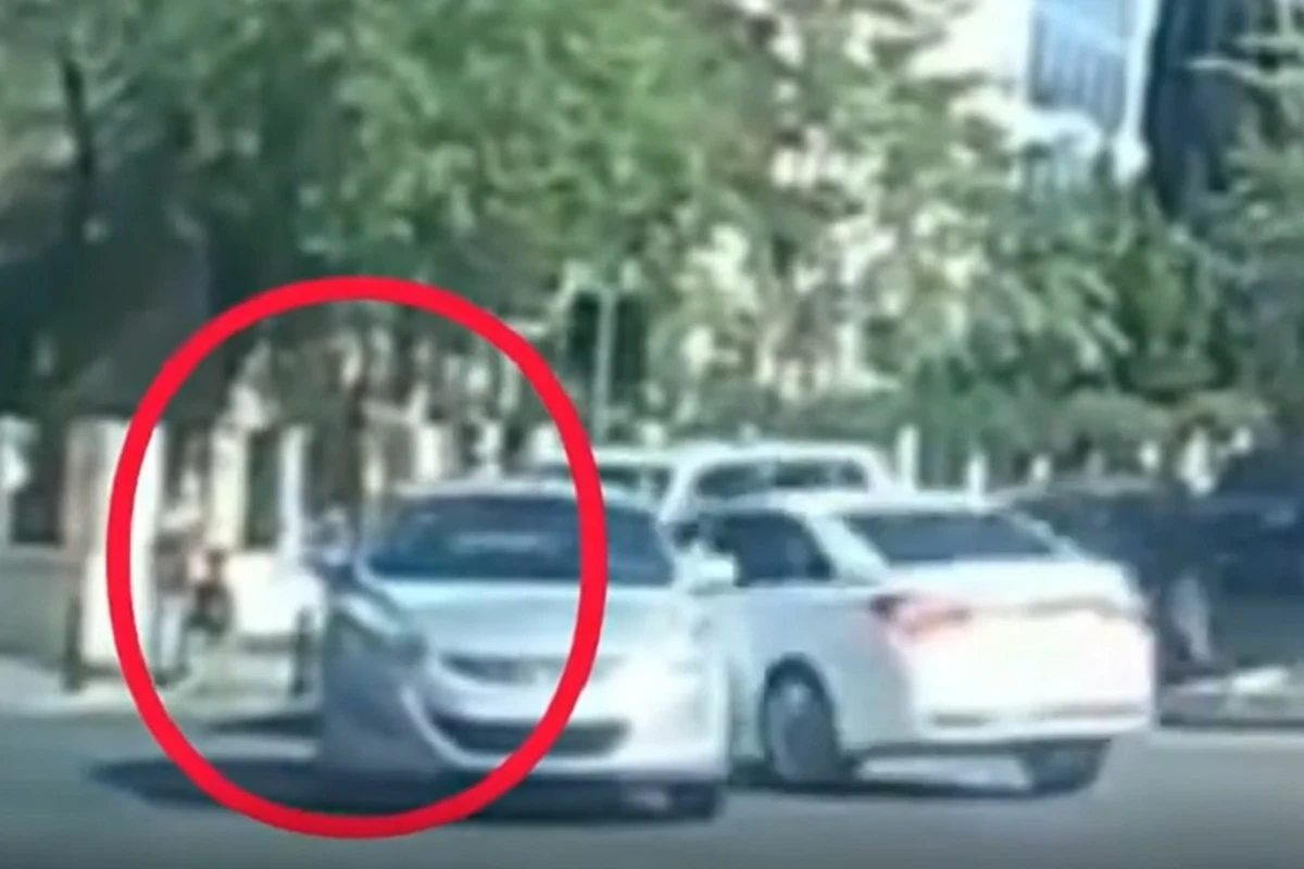 В Баку мать с двумя детьми чудом спаслась от смерти - ВИДЕО