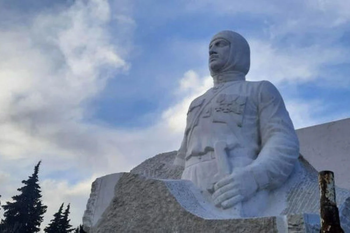 Müharibə veterenları Njdenin heykəlinə görə Lavrova müraciət etdilər - MƏTN Müharibə veterenları Njdenin heykəlinə görə Lavrova müraciət etdilər - MƏTN
