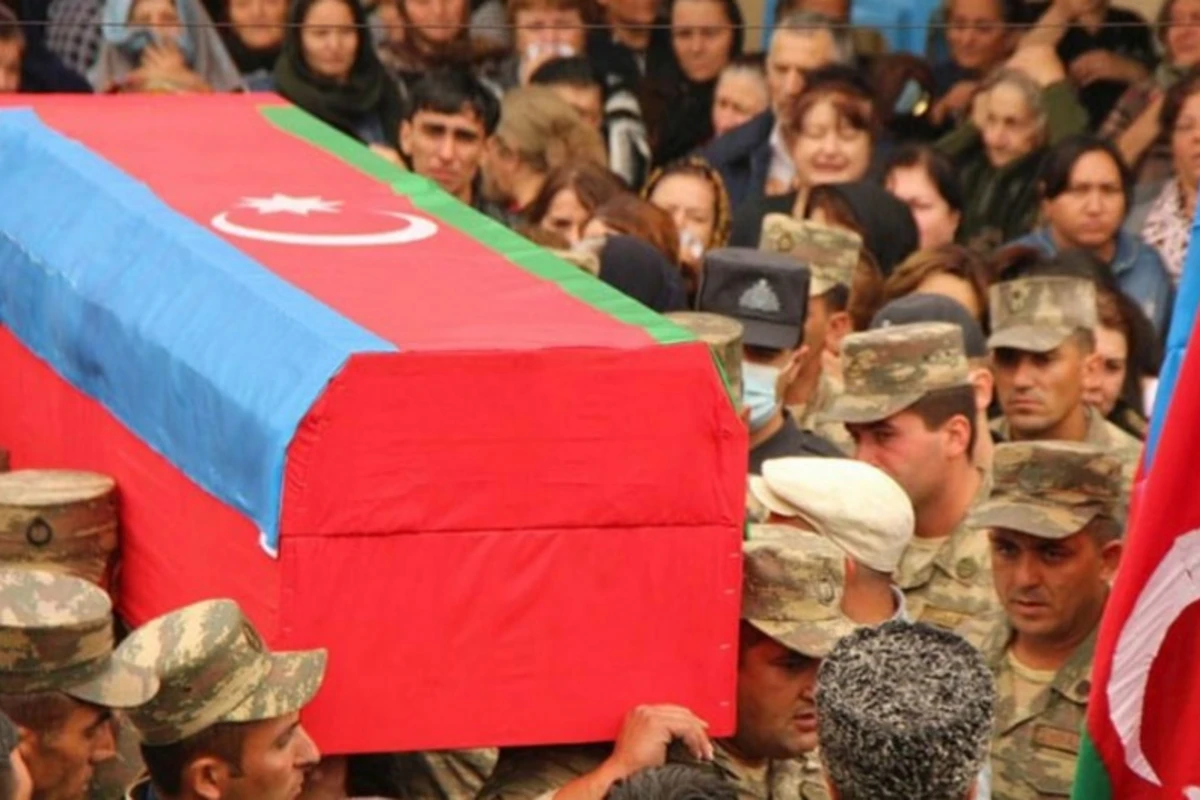 Vətən müharibəsində itkin düşmüş daha bir zabitimizin nəşi tapıldı - FOTO Vətən müharibəsində itkin düşmüş daha bir zabitimizin nəşi tapıldı - FOTO