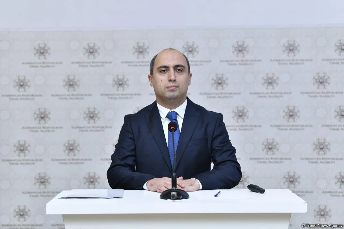 Эмин Амруллаев: X-XI классы продолжат обучение в дистанционной форме