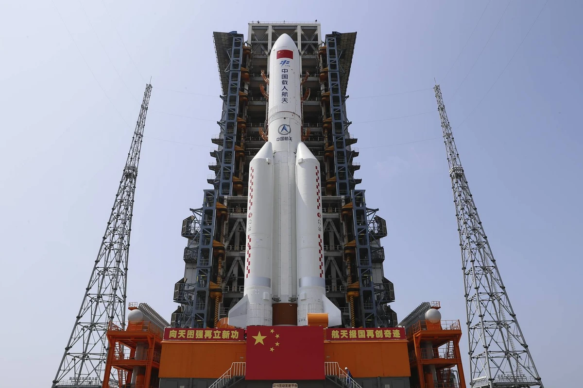 Обломки ступени китайской ракеты CZ-5B упали в Индийский океан