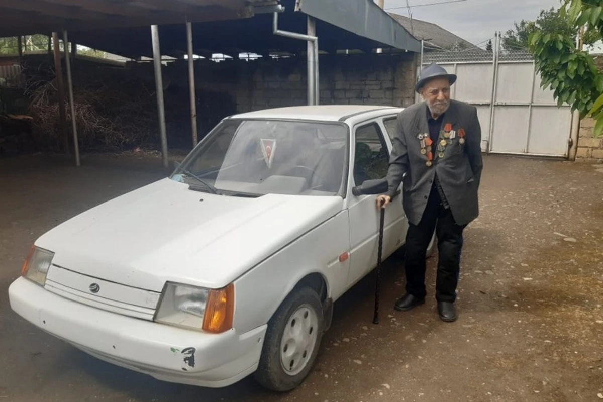 95-летний ветеран войны: С легкостью вожу автомобиль - ВИДЕО