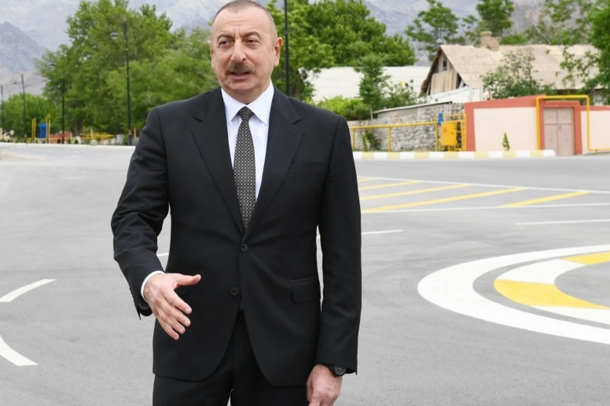 İlham Əliyev: “Ulu Öndərin siyasi müdrikliyi ermənilərin və AXC-Müsavat cütlüyünün planlarını alt-üst etdi”