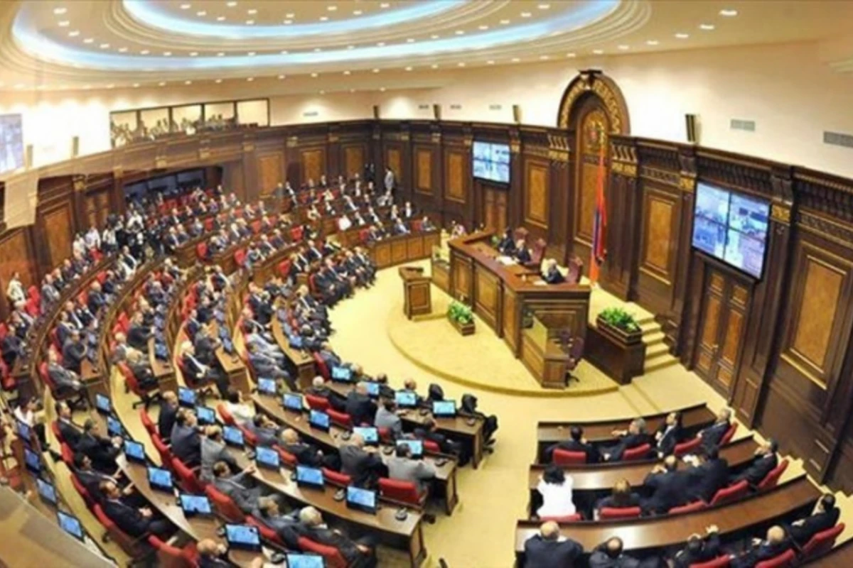 Парламент Армении во второй раз не избрал премьер-министра и был распущен силой закона