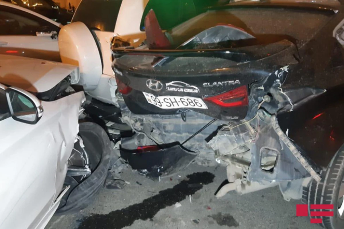 Bakıda zəncirvari yol qəzası - 7 maşın əzilib - FOTO