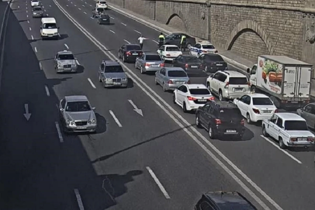 Heydər Əliyev prospektində yol qəzası baş verib Heydər Əliyev prospektində yol qəzası baş verib