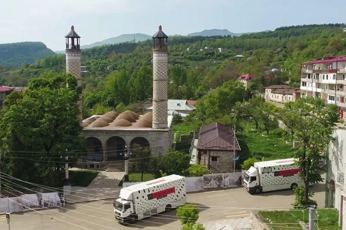 В Шуше совершен праздничный намаз - ВИДЕО