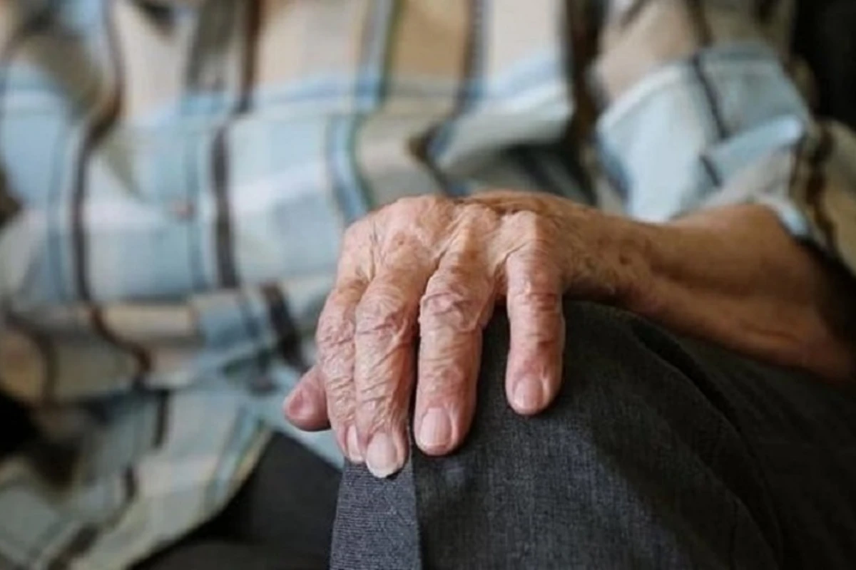В Азербайджане 85-летний мужчина покончил с собой, выпив уксус