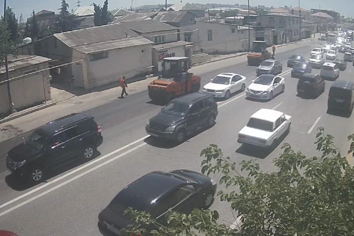 Bu şossedə yolun bir zolağı hərəkət üçün məhdudlaşdırıldı