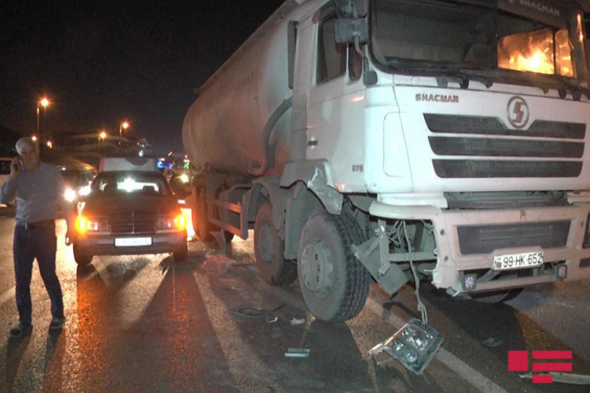 Bakıda yük və minik avtomobilləri toqquşdu - FOTO 