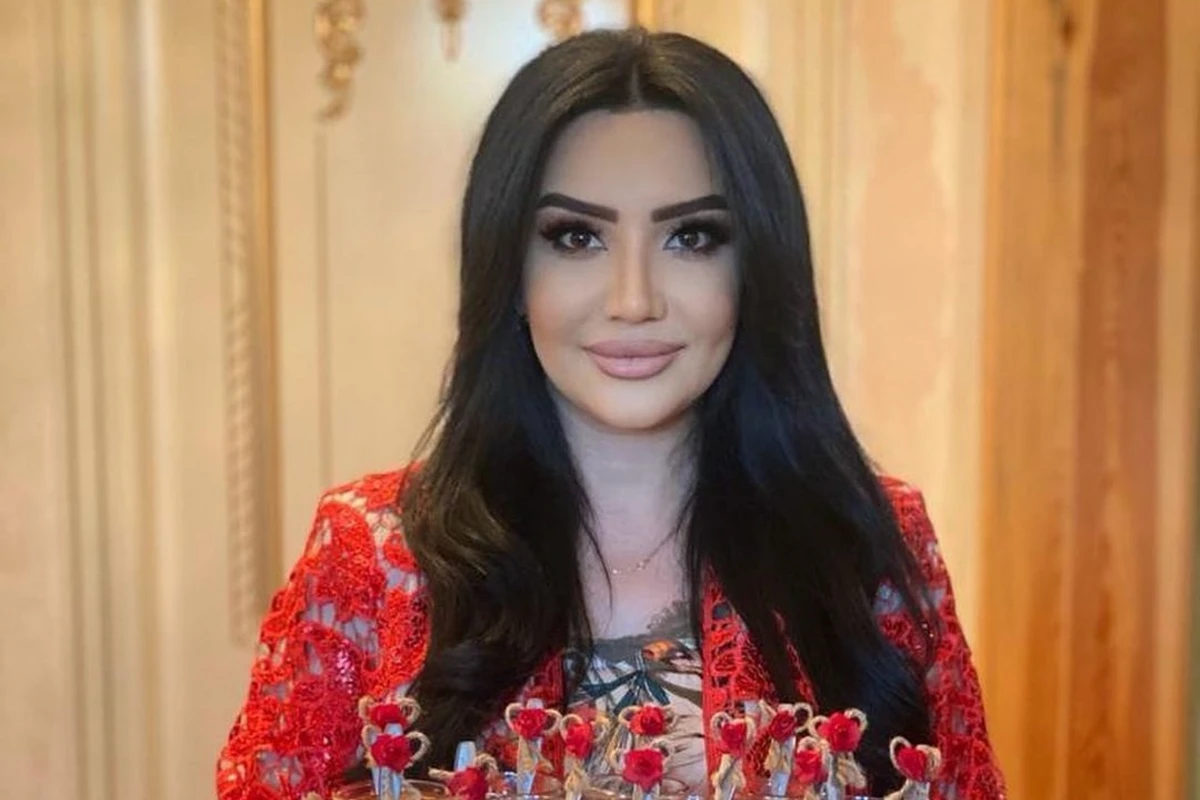 Azərbaycanın Əməkdar artisti XTQ giziri ilə nişanlandı - FOTO Azərbaycanın Əməkdar artisti XTQ giziri ilə nişanlandı - FOTO