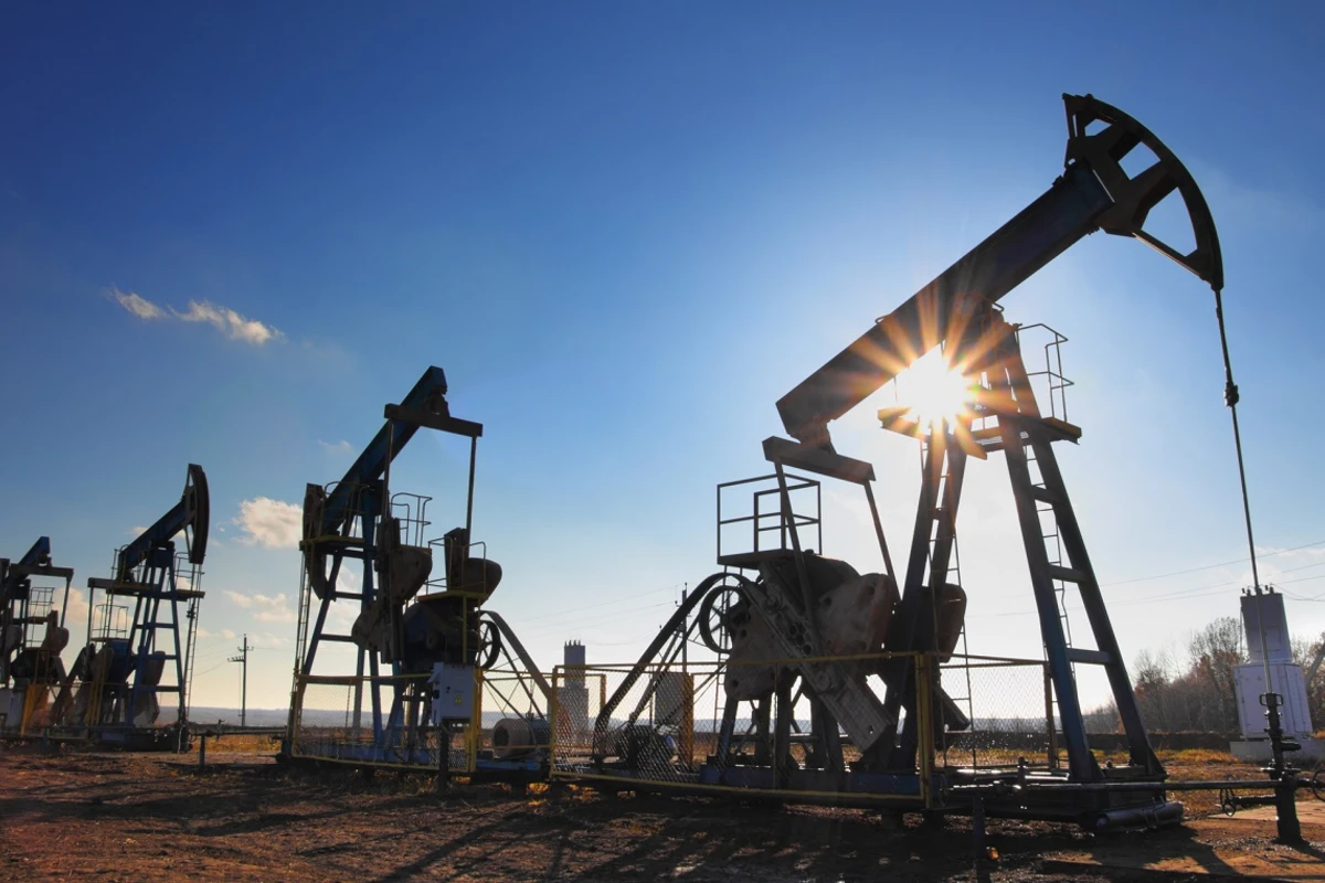 Нефть подбирается к 70 долларам за баррель