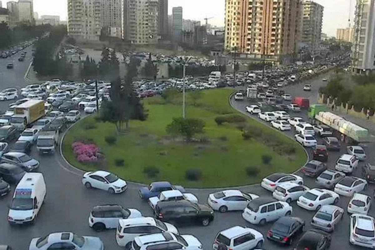 Заторы на основных проспектах Баку: Автобусы опаздывают- СПИСОК