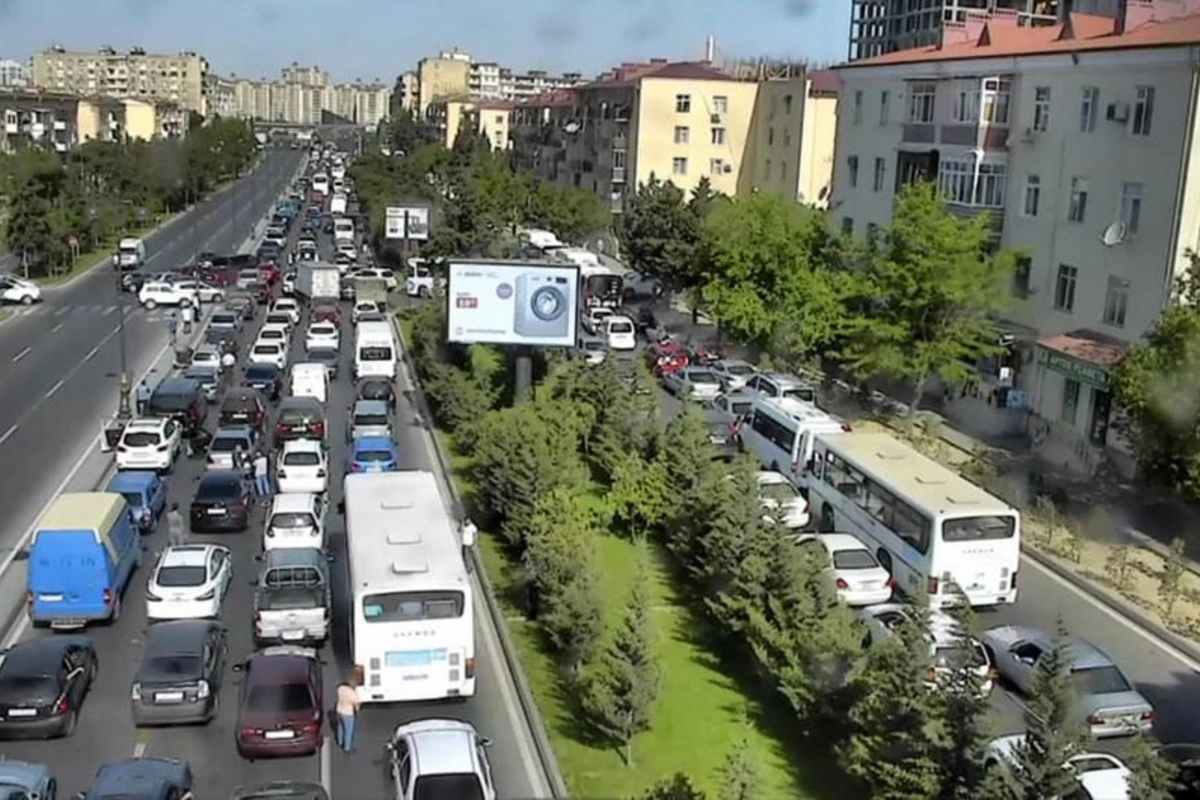 BNA: На дорогах наблюдается плотное движение транспортных средств