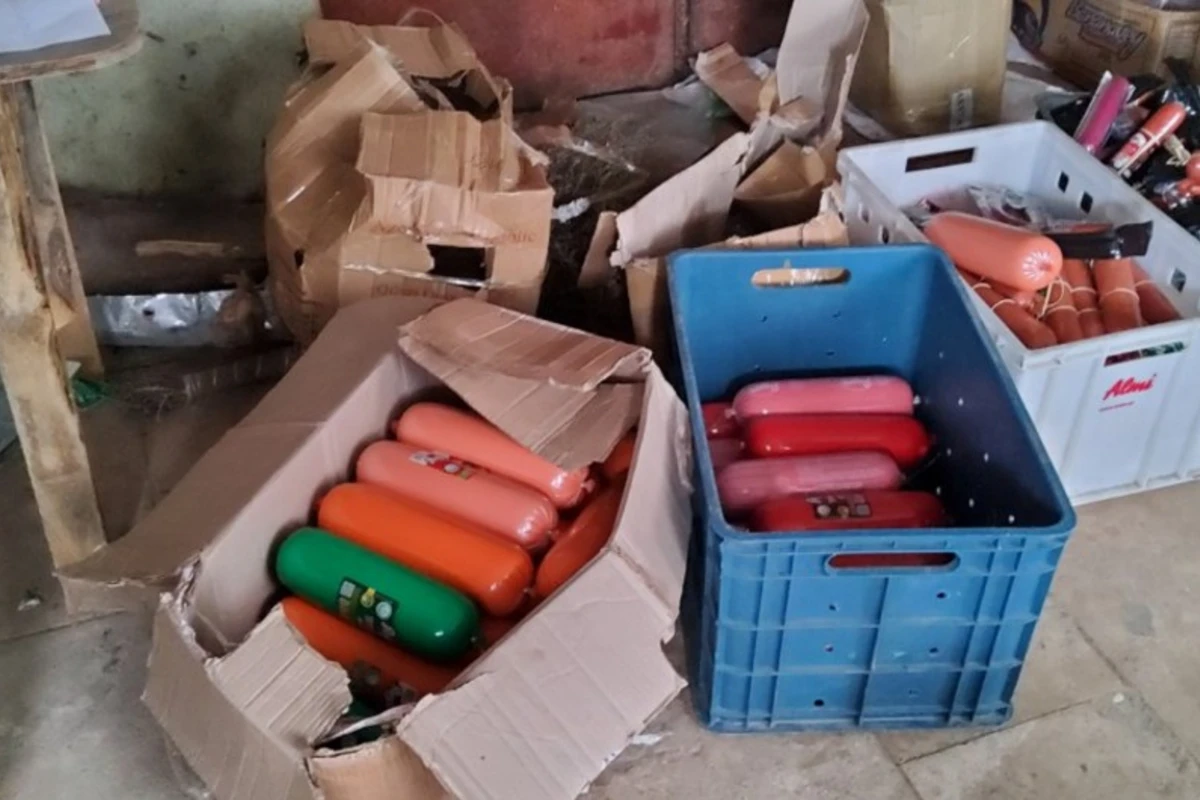 На складе колбасных изделий в Шамахе в продукции обнаружили плесень и грибки - ФОТО
