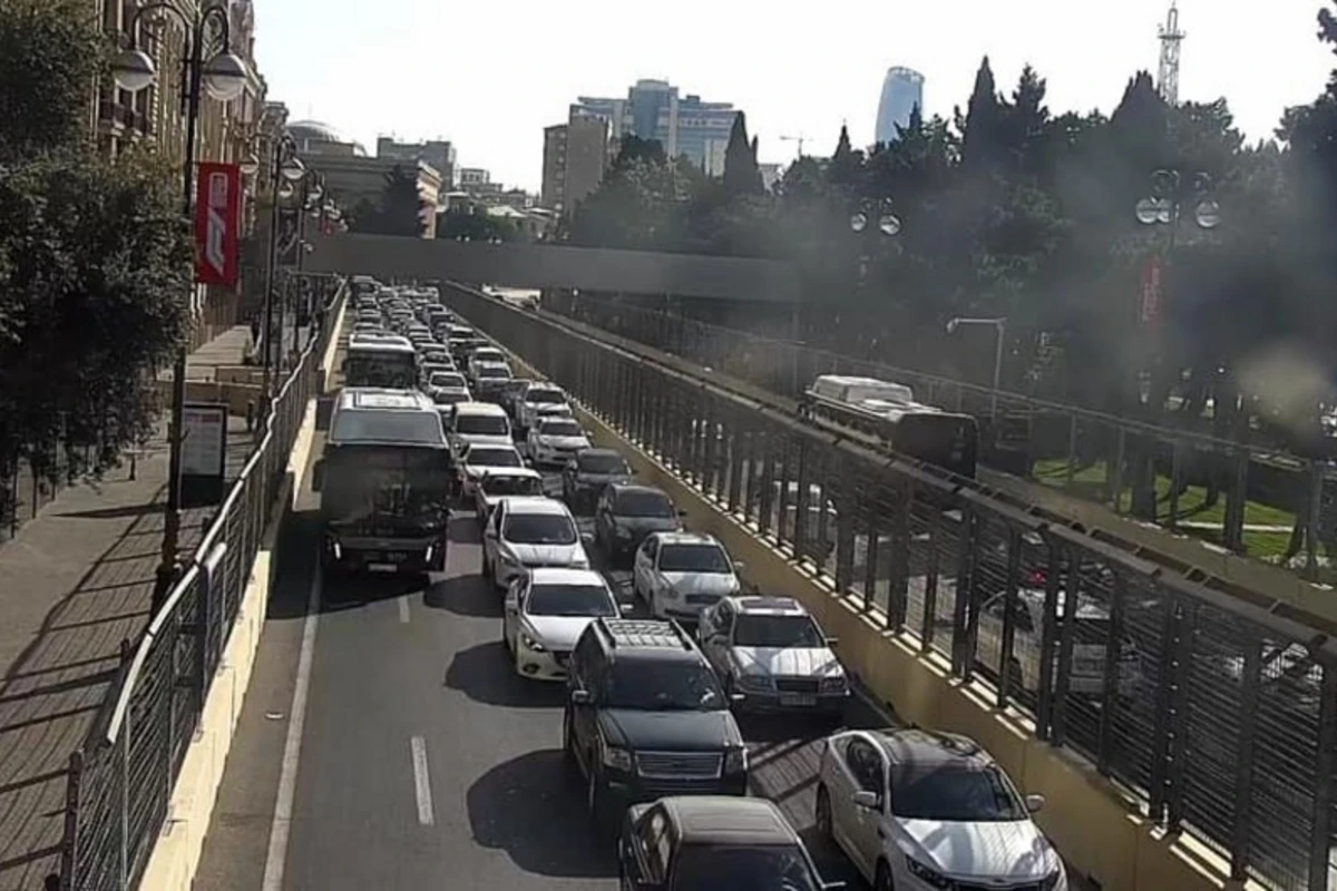 Bakıda yaranmış tıxacın səbəbi açıqlanıb - FOTO