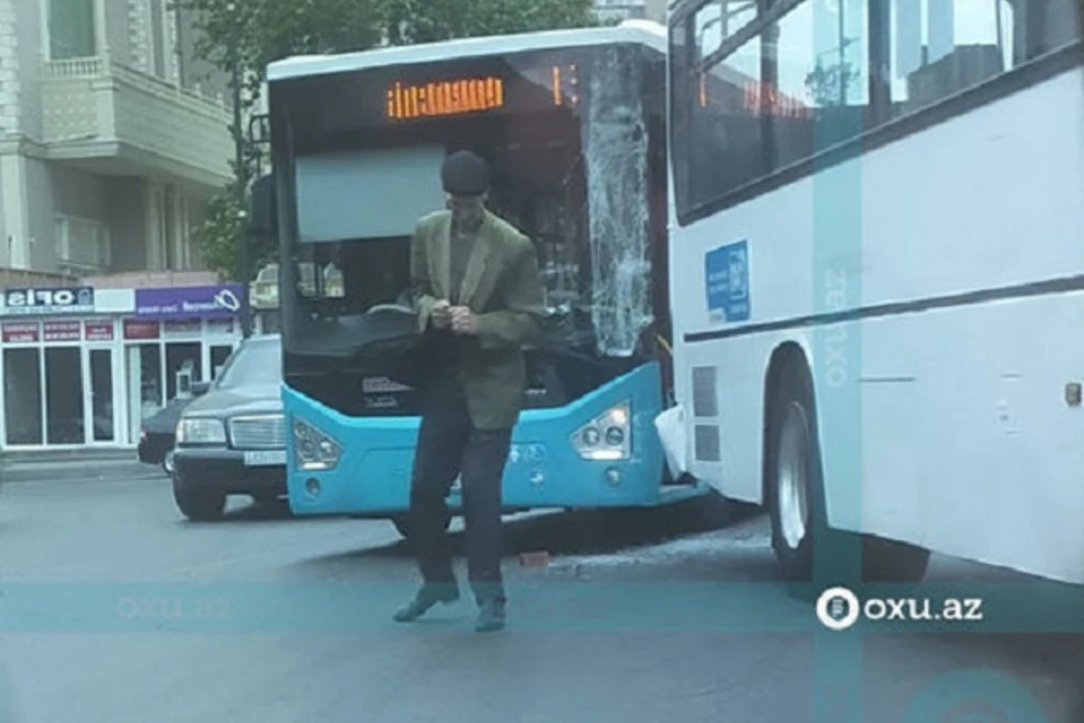 В Баку столкнулись два пассажирских автобуса