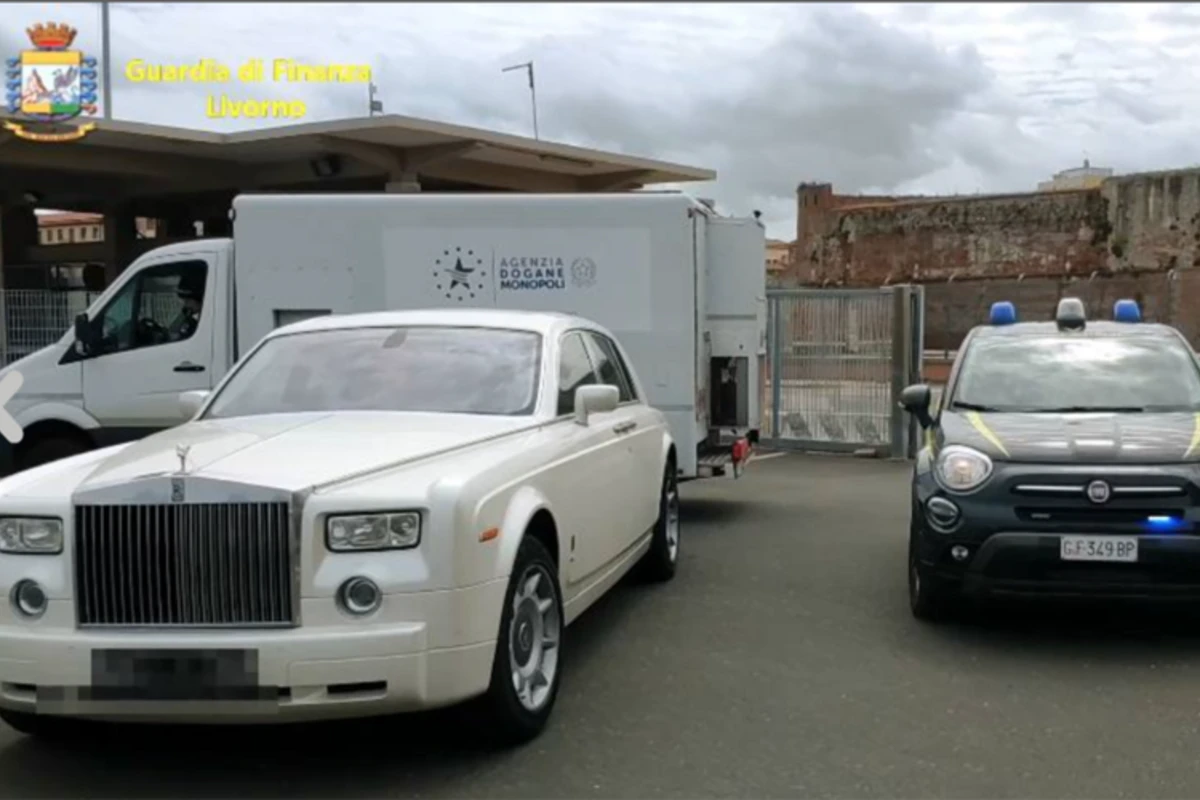 В Италии арестован Rolls-Royce из России - за обивку кожей редкого крокодила - ФОТО