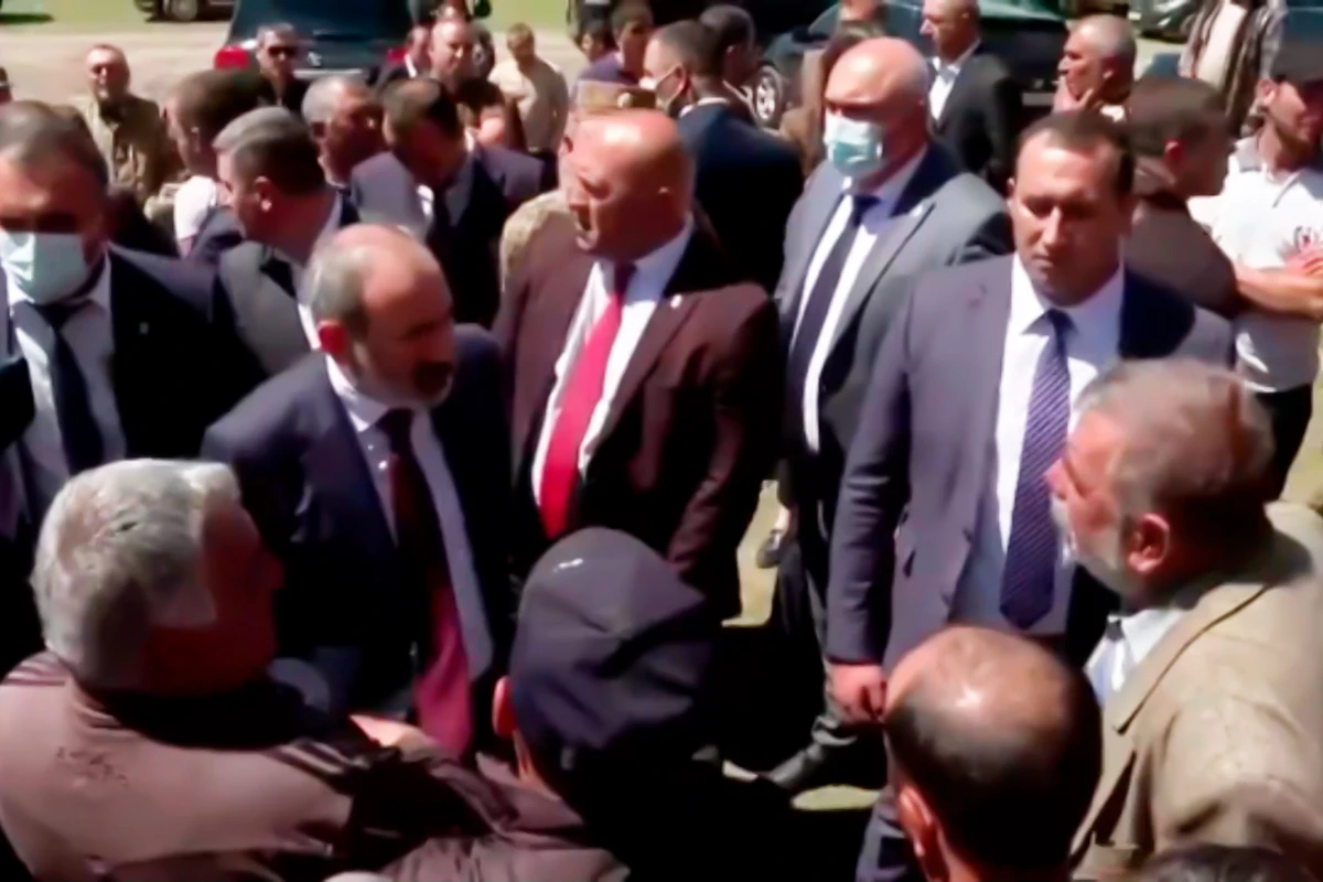 Пашинян прибыл на границу с Азербайджаном - ВИДЕО