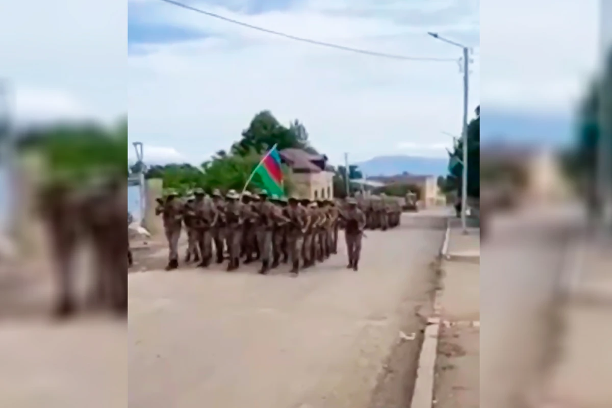 Азербайджанские военнослужащие отмечают День Республики в Шуше - ВИДЕО