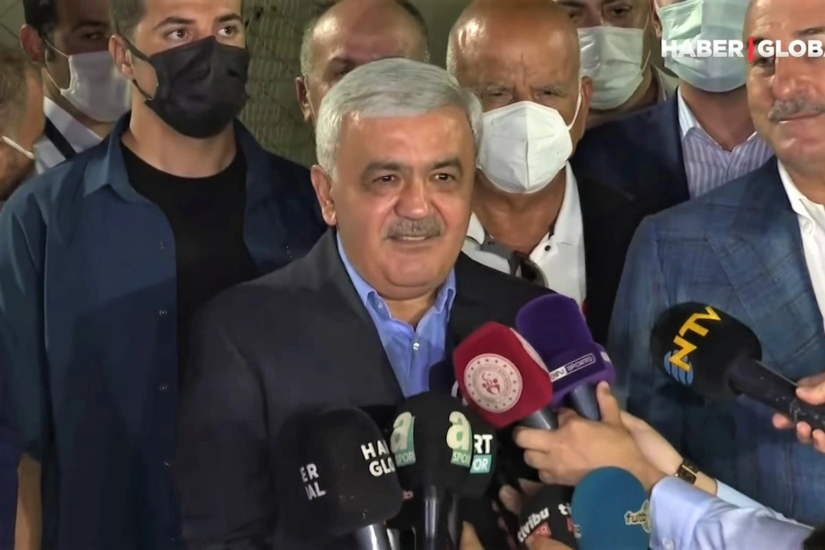 Rövnəq Abdullayev: “İnanıram ki, Bakıda Türkiyənin qələbəsini izləyəcəyik” - VİDEO