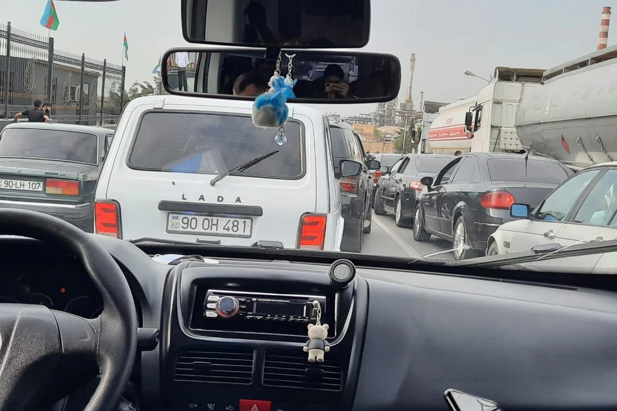Bakıda nəqliyyatın hərəkəti iflic oldu - FOTO