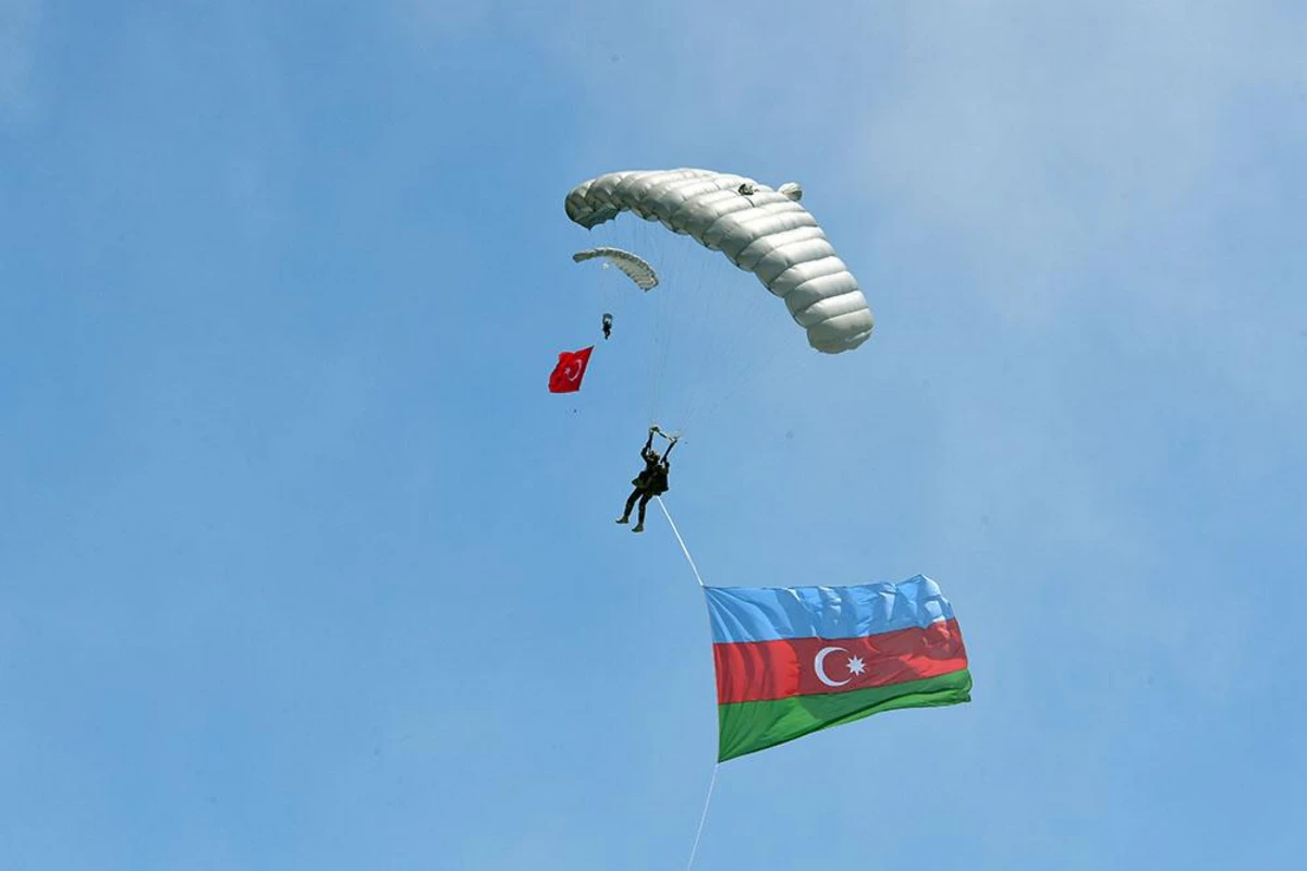 Hərbçilərimiz Azərbaycan bayrağını Konya səmasında dağlalandırdı - FOTO