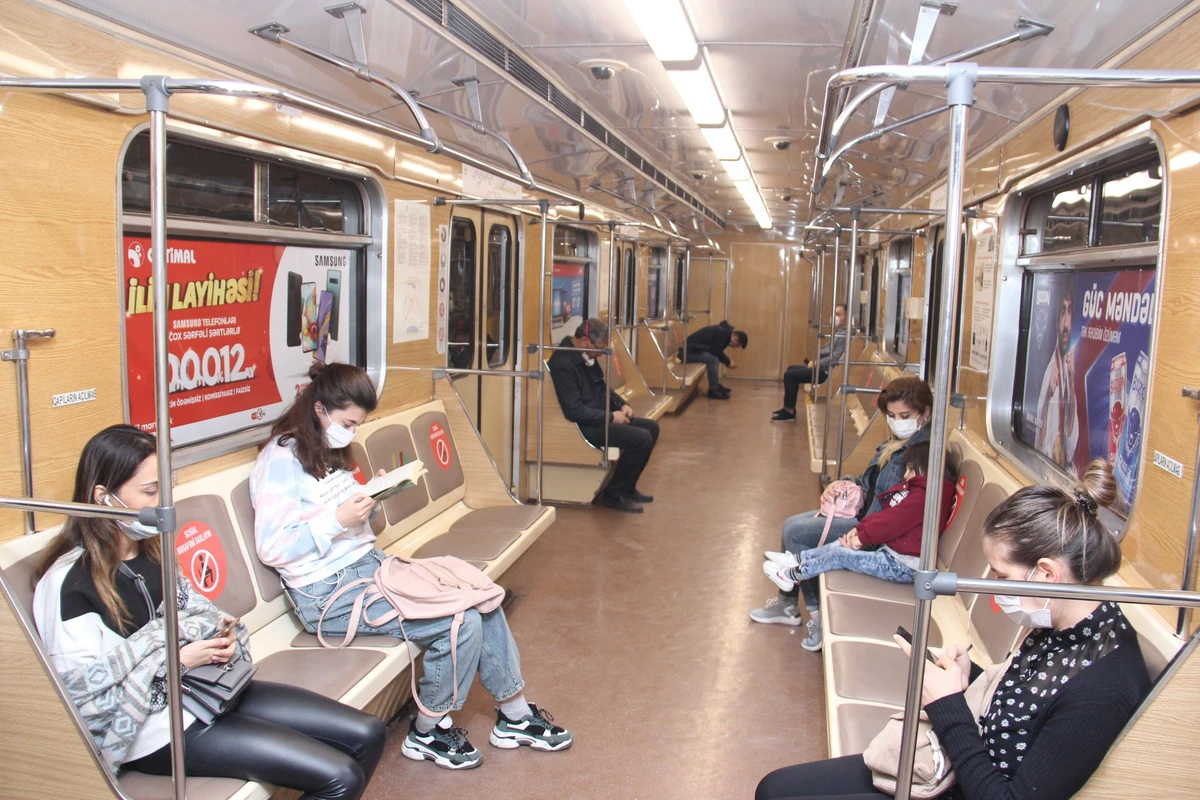 В Баку возобновило работу метро