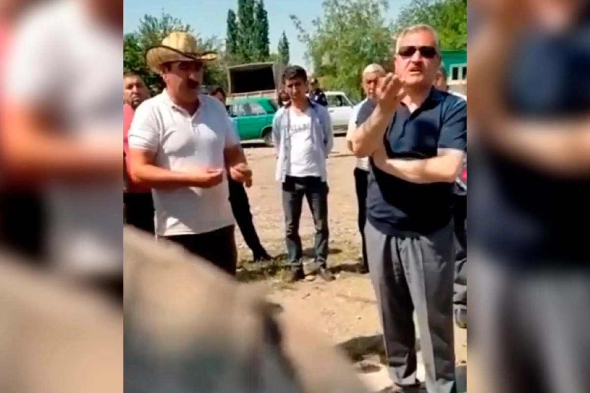 Неадекватное поведение главы ИВ Тертерского района на встрече с гражданами - ВИДЕО