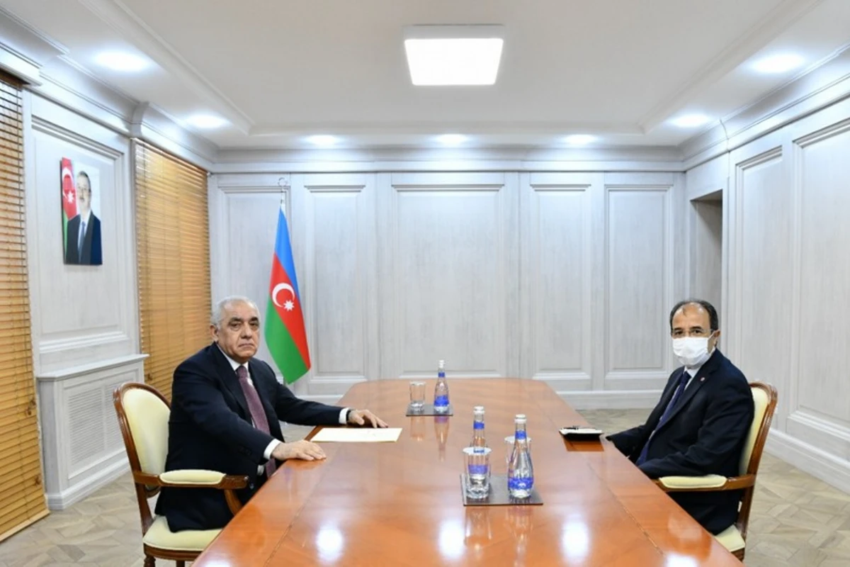Əli Əsədov Türkiyənin Azərbaycandakı səfiri ilə görüşdü