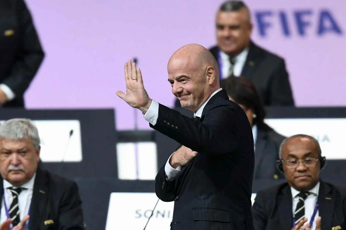 FIFA prezidenti Neftçini təbrik etdi