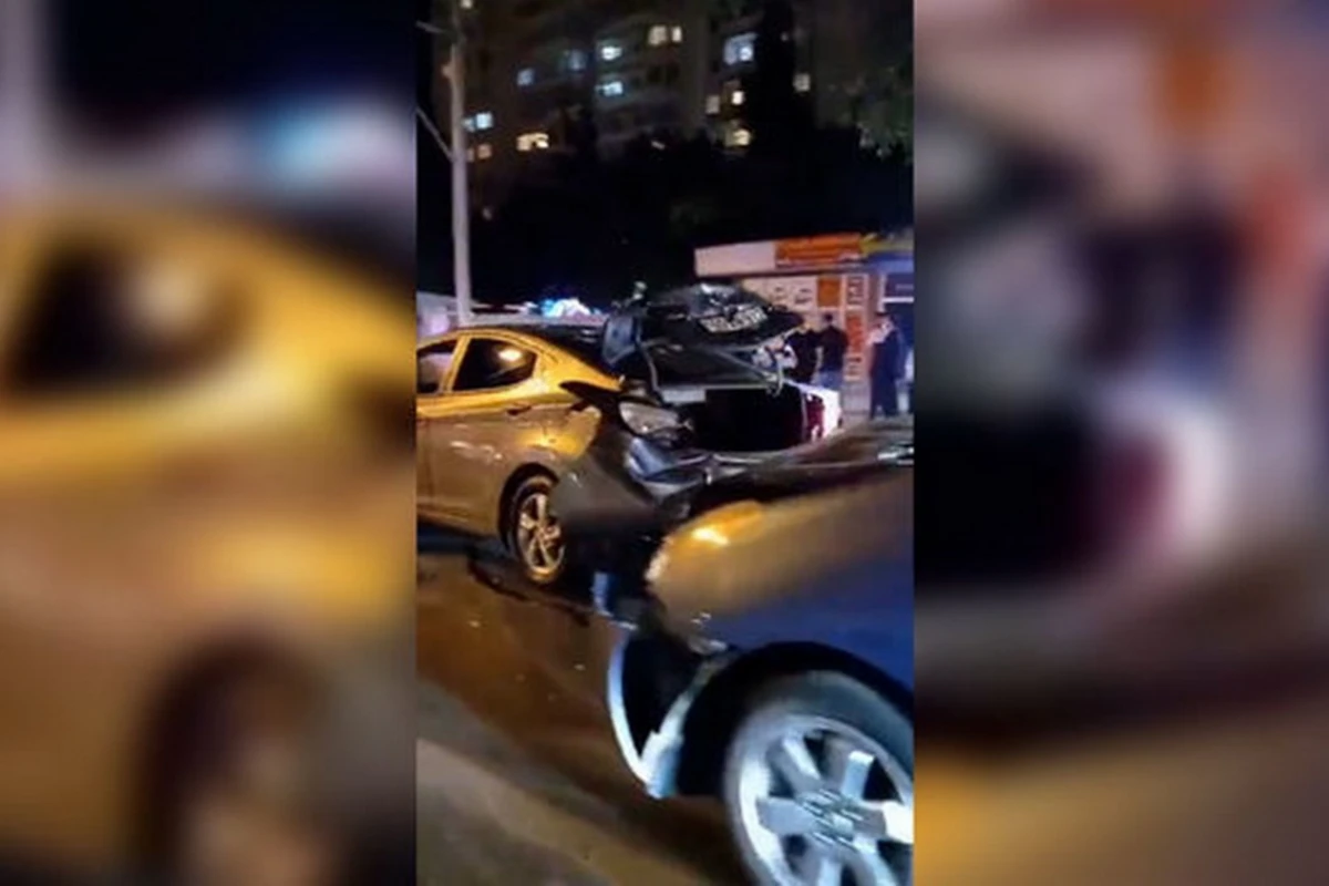 Цепная авария в Баку: Столкнулись три автомобиля - ВИДЕО